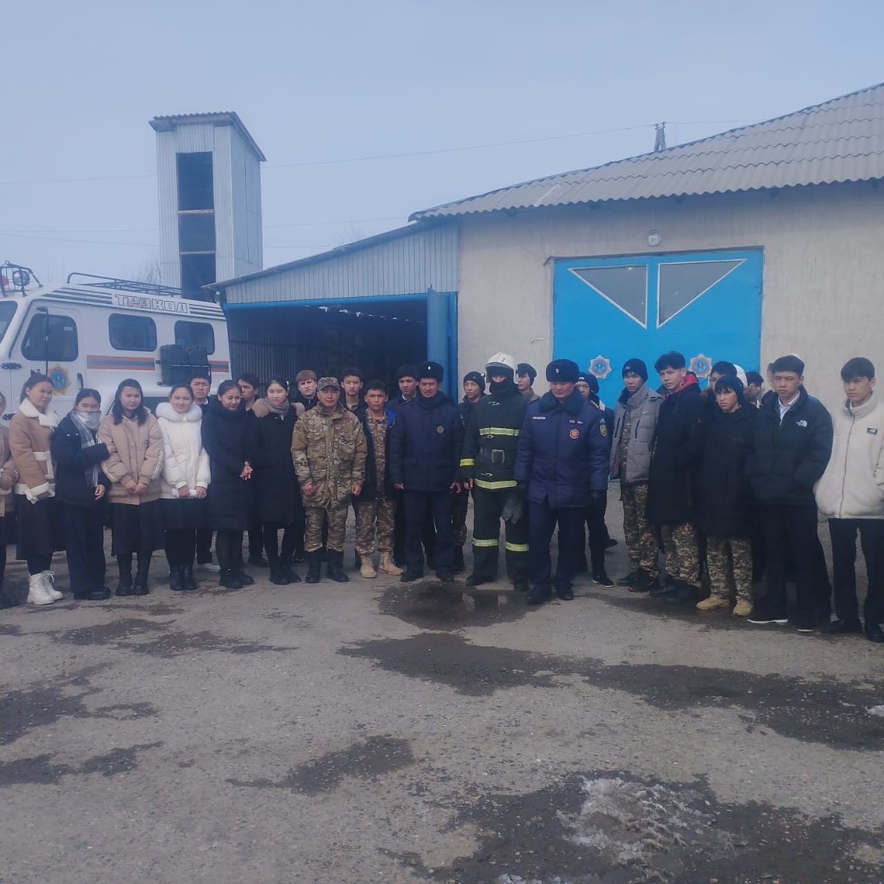 1 Наурыз - Қазақстан Республикасының Дуниежүзілік Азаматтық қорғаныс күні» мерекесіне орай, мектеп оқушылары N°7 өрт сөндіру бөлімінің аумағында болып қызметімен танысып қайтты!