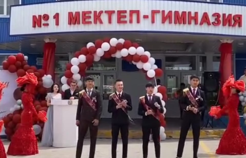 "Мектебім саған мың алғыс!" атты, мектеп бітіруші түлектердің салтанатты жиыны өтті.